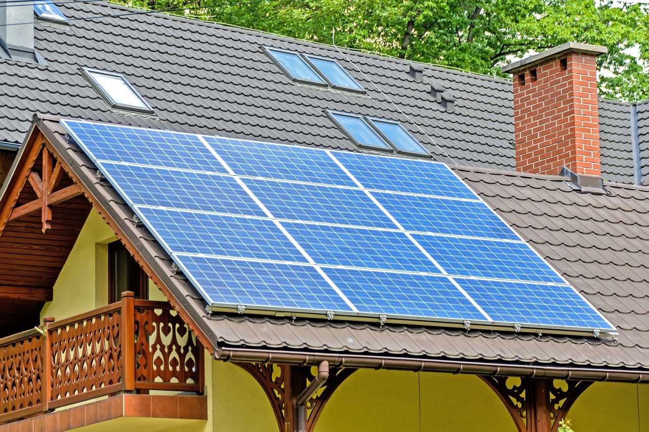 منازل تعمل بالطاقة الشمسية