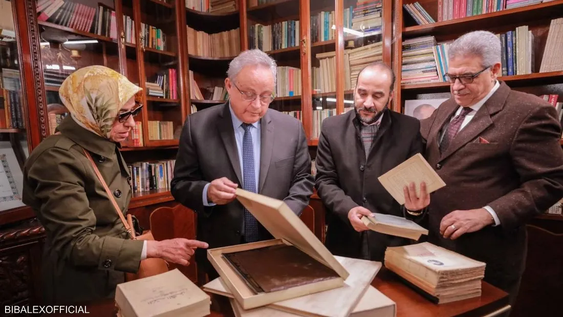 إهداء مكتبة نجيب محفوظ الخاصة إلى مكتبة الإسكندرية