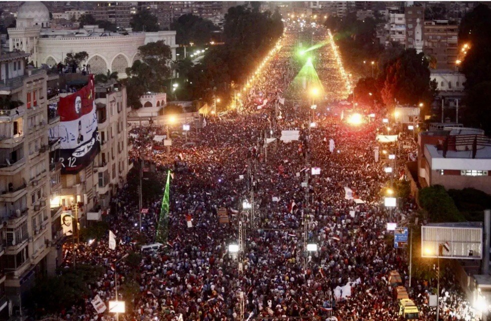 السيسي يراهن على وعي المصريين… في ذكرى “30 يونيو”:السلام في المنطقة لا يولد بالقصف